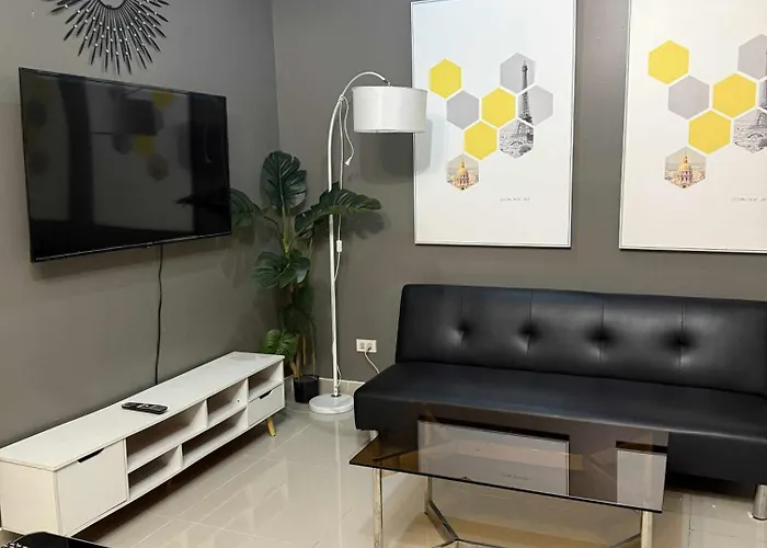 The Gramercy Residences - 2 Bedroom With Balcony 旅馆